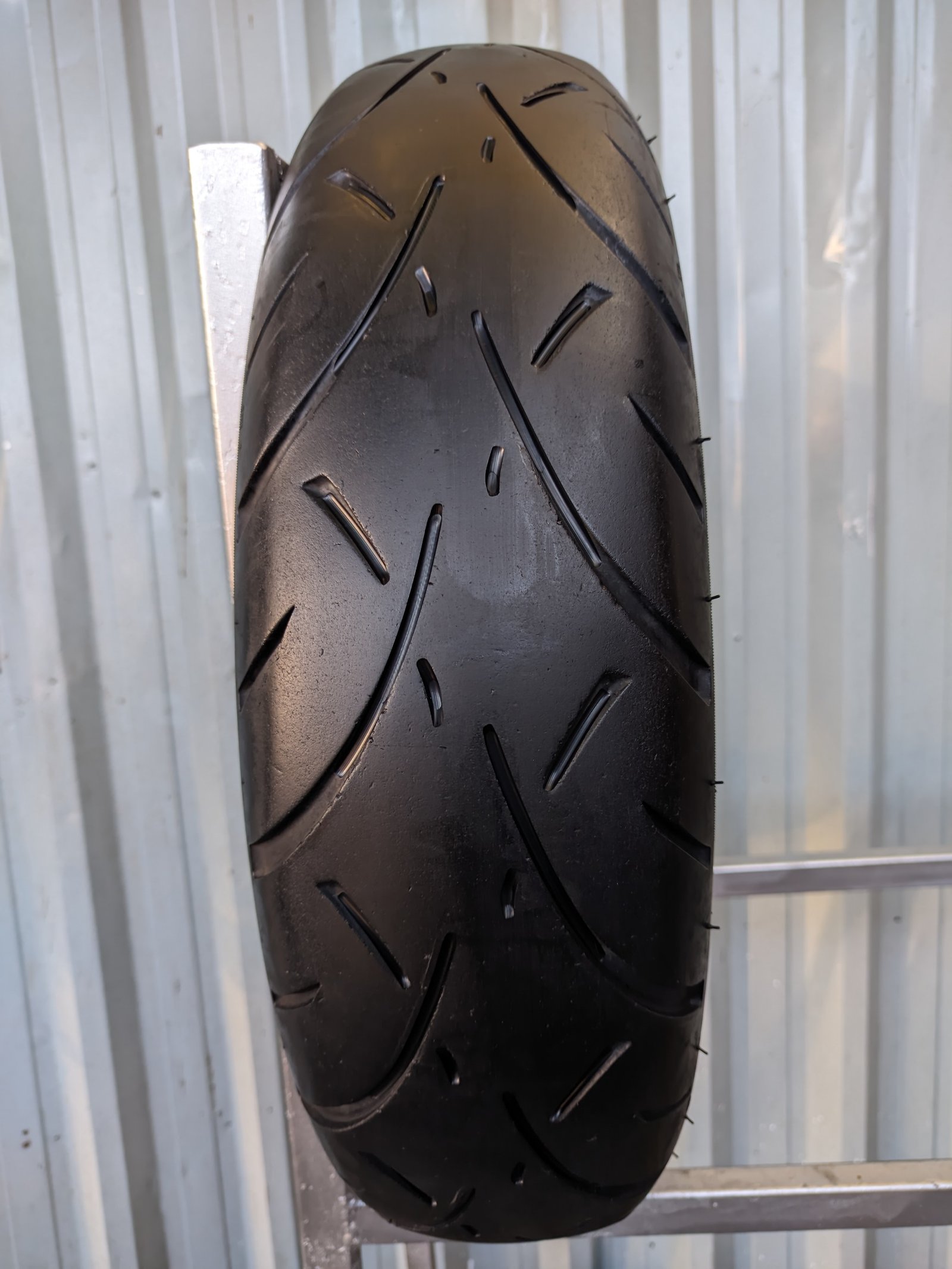 Metzeler ME888 Marathon Ultra 160/70-17 Pneu Usado