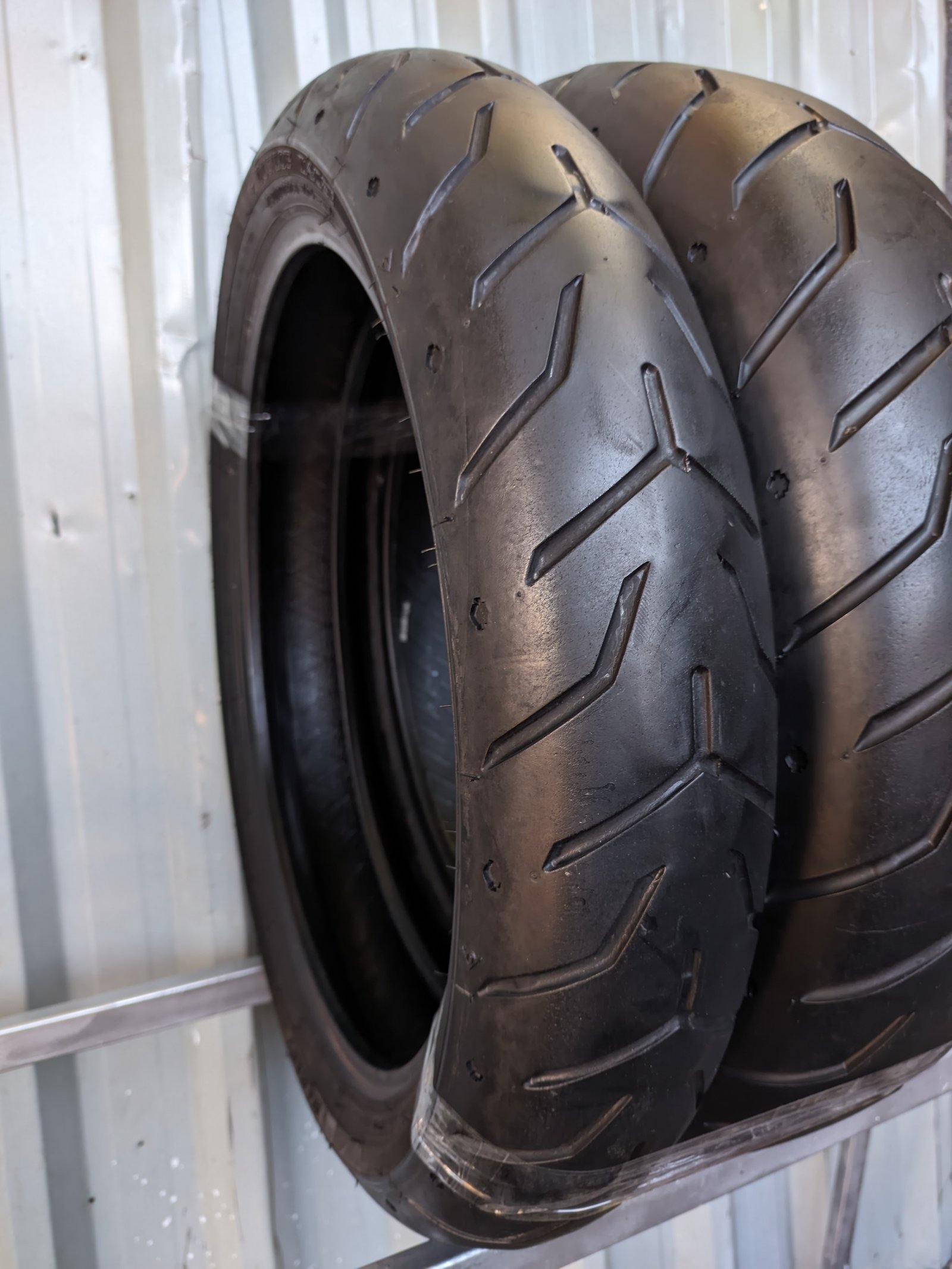 Dunlop D408 HD 130/70-18 + 180/55-18 Pneu Usado - Imagem 6