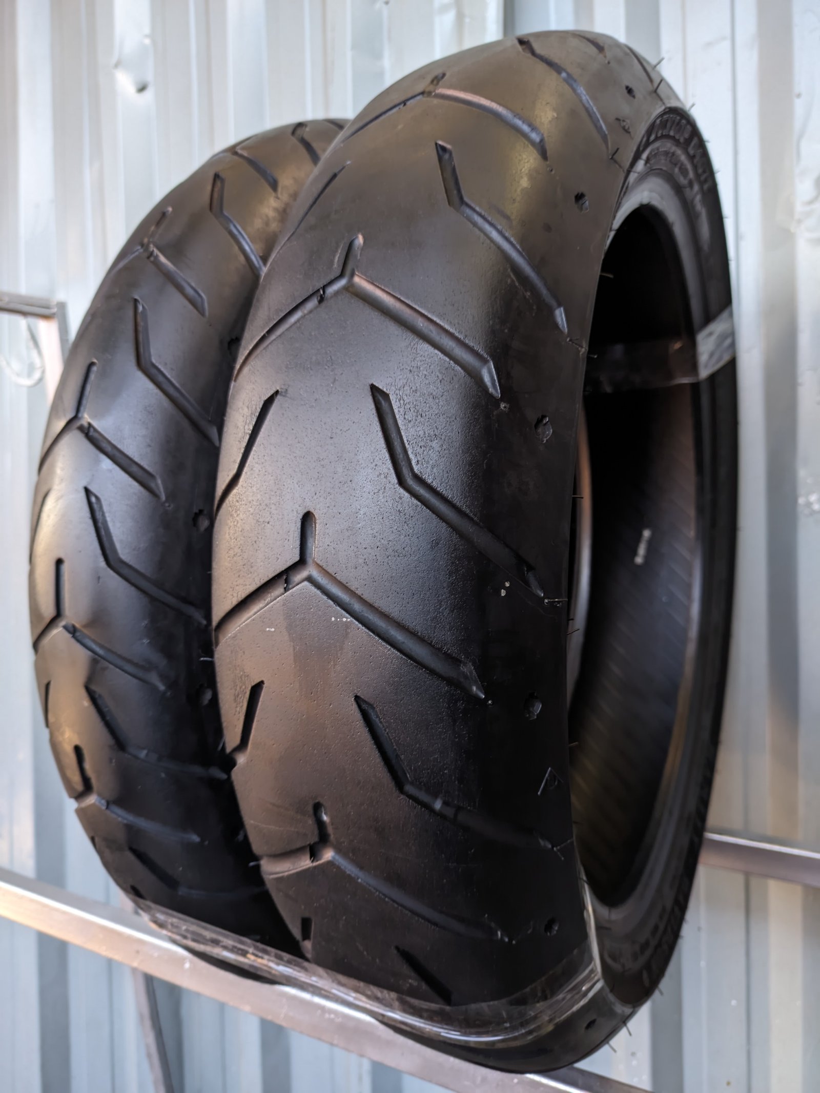 Dunlop D408 HD 130/70-18 + 180/55-18 Pneu Usado - Imagem 7