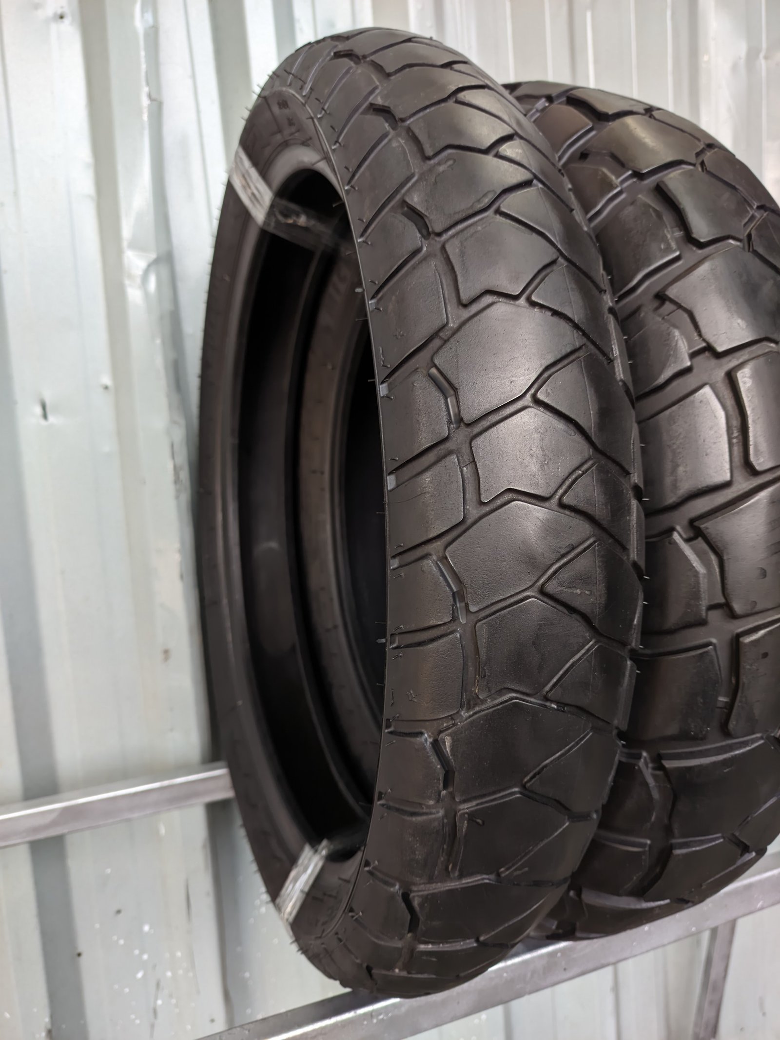 Michelin Anakee Adventure 120/70-19 + 170/60-17 Pneu Usado - Imagem 5