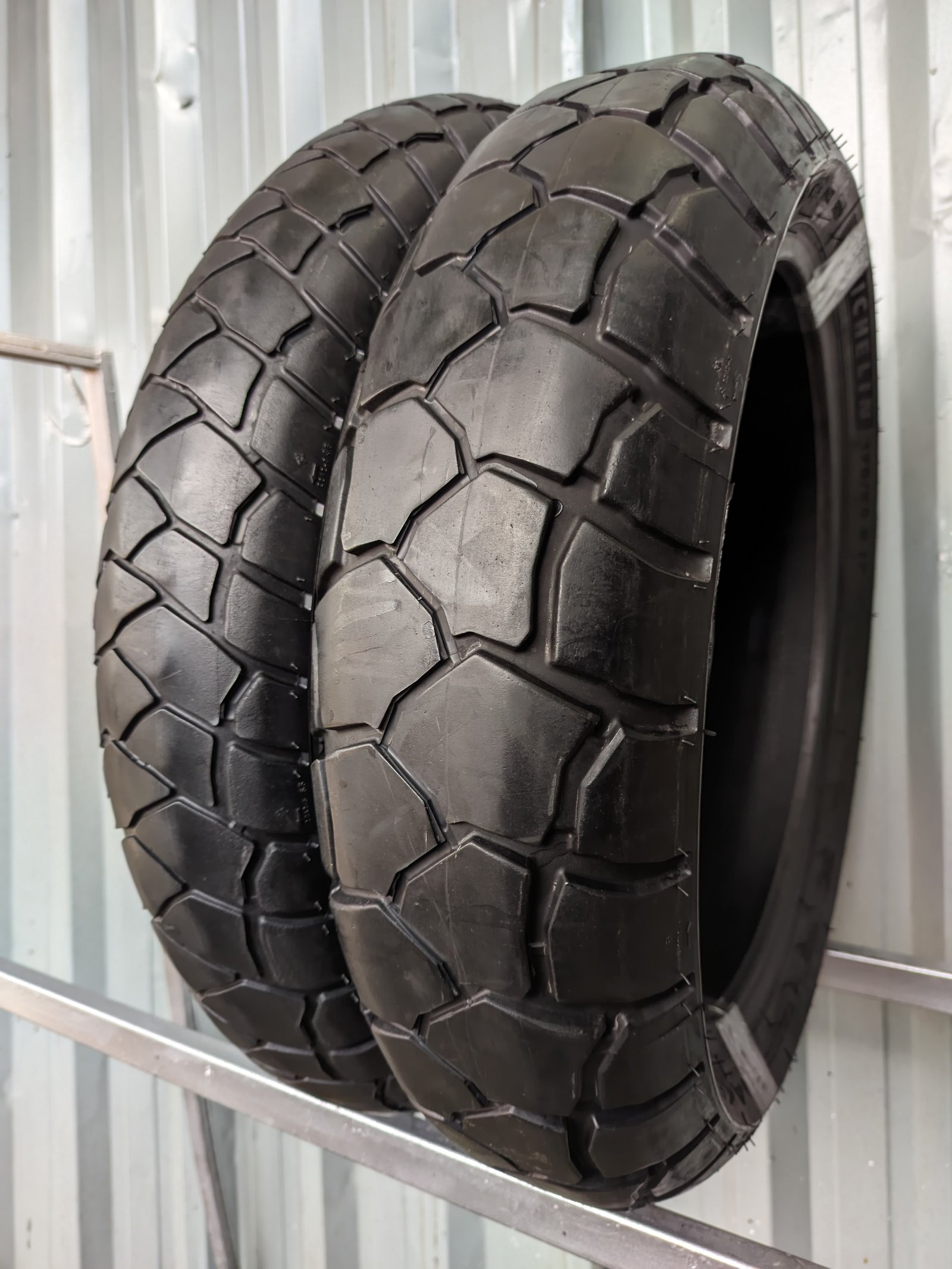 Michelin Anakee Adventure 120/70-19 + 170/60-17 Pneu Usado - Imagem 6