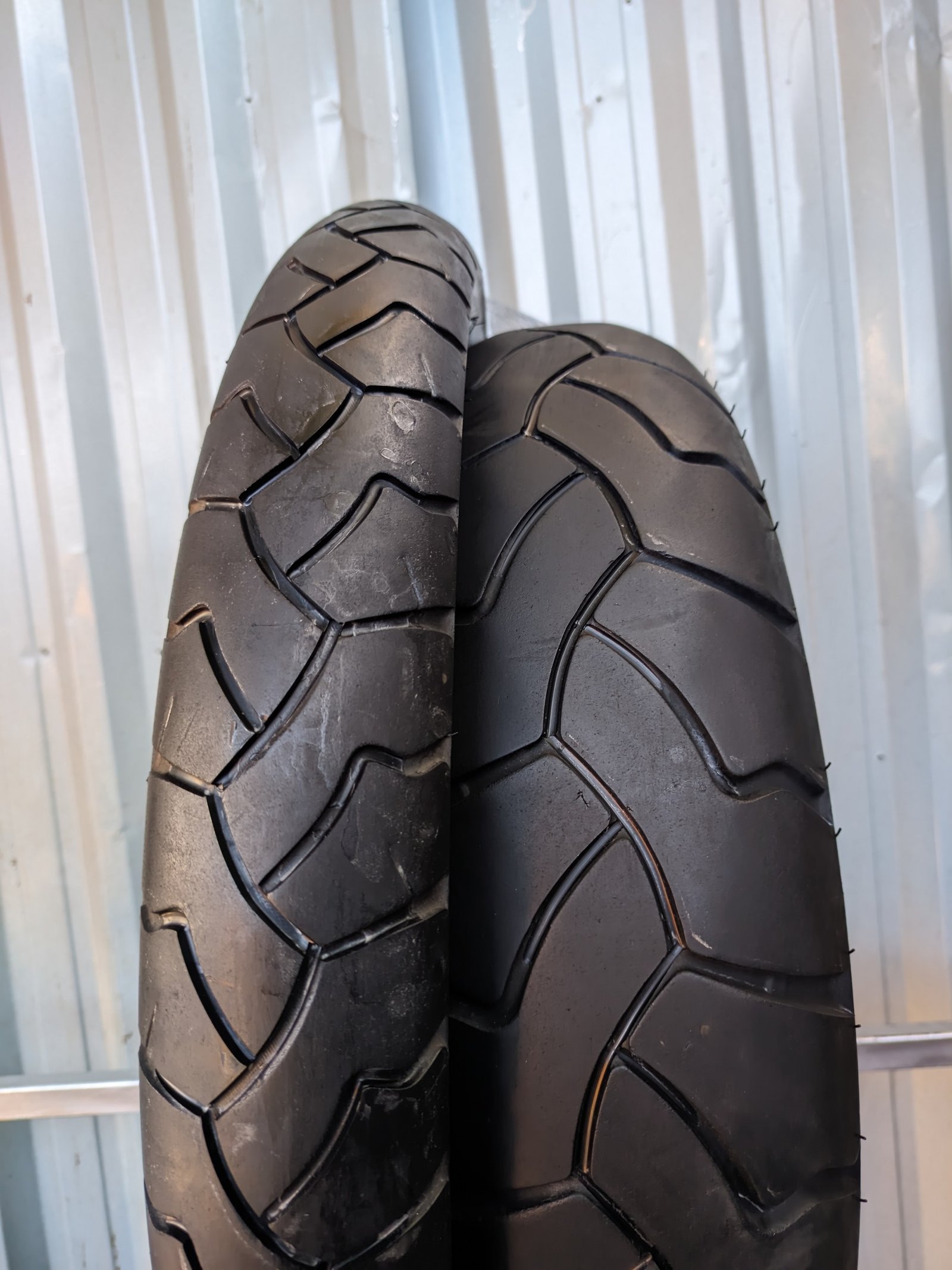Bridgestone Battle Wing 90/90-21 + 150/70-17 Pneu Usado - Imagem 2